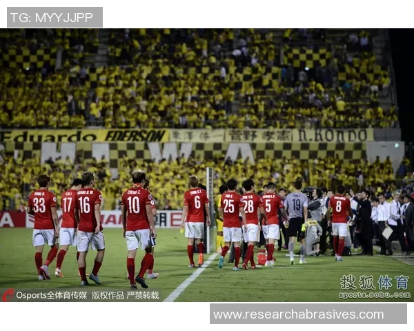 太阳神足球明星的辉煌历程与未来展望：从绿茵场到全球舞台的传奇之路